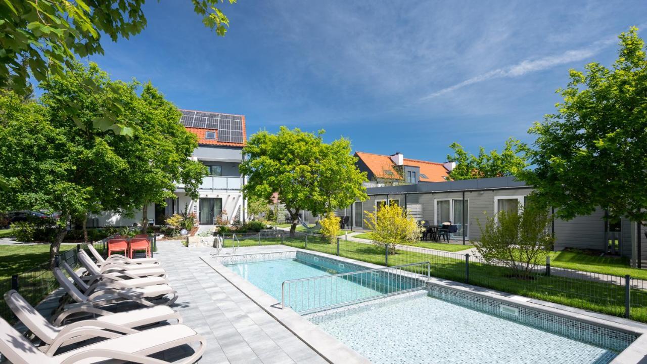 Medusa Apartamenty I Bungalowy นีคอร์เซ ภายนอก รูปภาพ