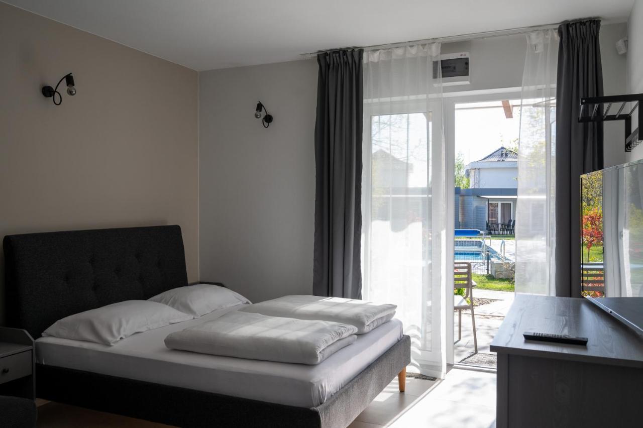 Medusa Apartamenty I Bungalowy นีคอร์เซ ภายนอก รูปภาพ